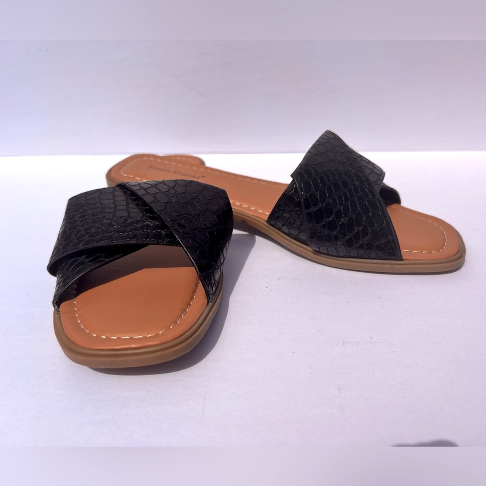 NWT Pierre Dumas Black Faux Crocodile Snakeskin Slide Sandals. Size 8.5